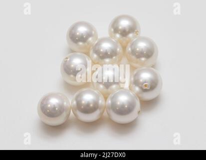 Weißer Kunststoff Künstliche Kunstperlen Schmuck Herstellung Material Stockfoto