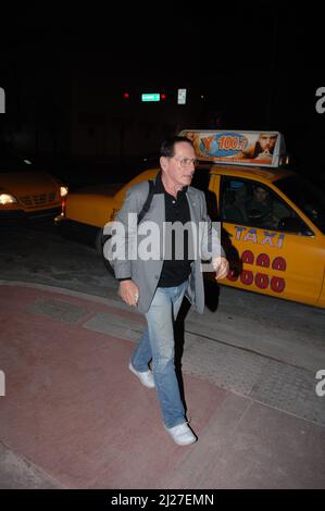 Miami Beach, USA. 01.. Februar 2006. MIAMI BEACH, FL - 31. JANUAR 2006: Schauspieler Paul Herman nach dem Abschied im Astor Hotel. 31. Januar 2006 in Miami Beach, Florida. ( Kredit: Storms Media Group/Alamy Live News Stockfoto