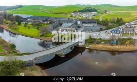 Luftaufnahme der Bladnoch Distillery, südlichste Brennerei Schottlands, im Dorf Bladnoch in Dumfries und Galloway, Schottland, Großbritannien Stockfoto