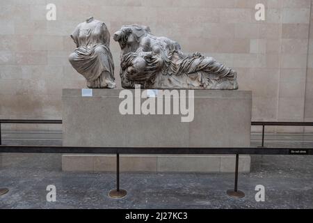 Griechische Parthenon-Murmeln und Skulpturen, aus dem Tempel der Athene, besser bekannt als die "Elgin-Murmeln", British Museum, London, Großbritannien Stockfoto