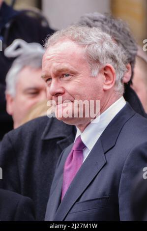 03/03/2011, Belfast, Nordirland. Martin McGuinness bei der Beerdigung des Comedians Frank Carson aus Belfast. Stockfoto