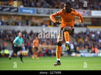 Wölfe Fußballspieler Bright Enobakhare feiert sein Ziel. Wolverhampton Wanderers gegen Barnsley bei Molineux 23/09/2017 - Sky Bet Championship Stockfoto