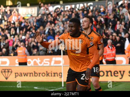 Wölfe Fußballspieler Bright Enobakhare feiert sein Ziel. Wolverhampton Wanderers gegen Barnsley bei Molineux 23/09/2017 - Sky Bet Championship Stockfoto