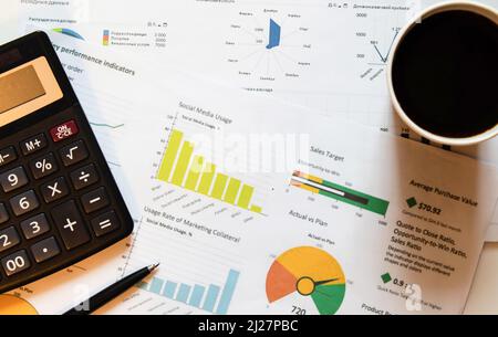 Finanzbuchhaltung Aktienmarktgraphen Analyse. Konzept Stockfoto