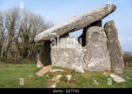 Trethevy Quoit, in der Nähe von St. Cleer, Cornwall, Großbritannien. Eines der besterhaltenen neolithischen Kammergräber in Cornwall. Stockfoto