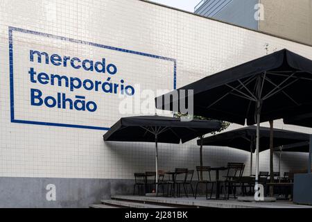 Porto, Portugal. März 2022. Außenansicht des Mercado Temporario Bolhao im Stadtzentrum Stockfoto