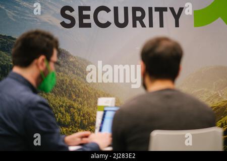 Hannover, Deutschland. 30. März 2022. „Sicherheit“ steht auf einem Stand auf der IT-Sicherheitsmesse secIT by Heise. Quelle: Ole Spata/dpa/Alamy Live News Stockfoto