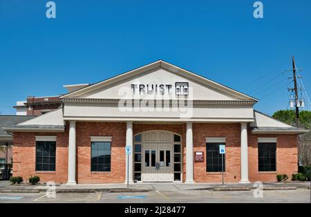 Houston, Texas USA 03-27-2022: Truist Bank Exterior in Houston, TX. Vorderansicht des Finanzinstituts mit Kopierbereich. Stockfoto