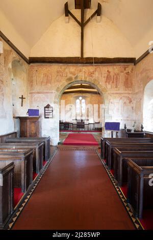 Die Kirche St. Botolphs aus dem späten 11.. Jahrhundert ist für ihre Wandmalereien im Weiler Hardham in der Nähe von Pulborough, West Sussex, England, bekannt Stockfoto