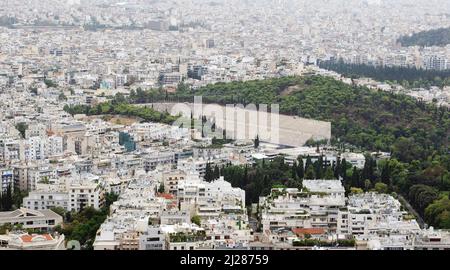 Blick auf die Stadt Athen, Griechenland. Häuserblock. Blick vom Lycabettus Hill. Stockfoto