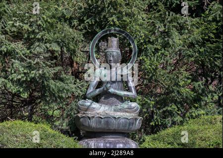 Statue Bodhisattva Jizô-Bosatsu Im Japanischen Garten Im Artis Zoo Amsterdam Niederlande 28-3-2022 Stockfoto