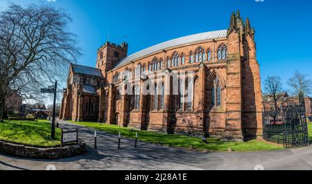 Die anglikanische Kathedrale von Carlisle ist Sitz des Bischofs von Carlisle. Gegründet als augustisches Priorat wurde es 1133 zur Kathedrale. Stockfoto