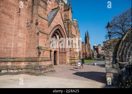 Die Kathedrale von Carlisle ist der Sitz des Bischofs von Carlisle. Gegründet als augustisches Priorat wurde es 1133 zur Kathedrale. Stockfoto