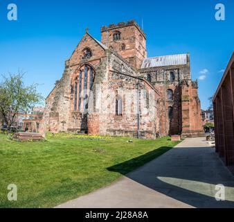 Die Kathedrale von Carlisle ist der Sitz des Bischofs von Carlisle. Gegründet als augustisches Priorat wurde es 1133 zur Kathedrale. Stockfoto