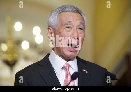 Washington, Usa. 30. März 2022. Der Premierminister von Singapur, Lee Hsien Loong, spricht am Mittwoch, den 30. März 2022, vor dem US-Kapitol in Washington, DC. Foto von Bonnie Cash/UPI Credit: UPI/Alamy Live News Stockfoto