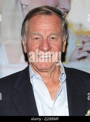 Helmut Huber, der Ehemann der Schauspielerin Susan Lucci, starb am 28. März 2022 im Alter von 84 Jahren friedlich. Helmut Huber 18. die größte jährliche Babydusche aller Zeiten - am 13. November 2013 im Metropolitan Pavillion. © Steven Bergman / AFF-USA.COM Stockfoto