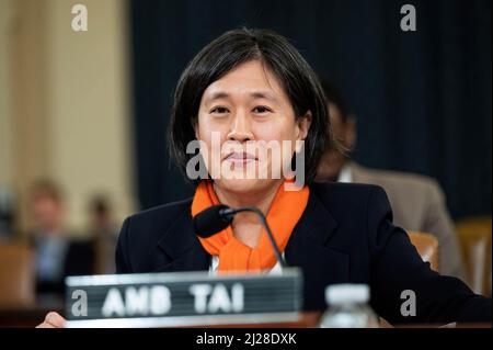 Washington, Usa. 30. März 2022. Die US-Handelsvertreterin, Botschafterin Katherine Tai, nimmt an einer Anhörung des „House Ways & means Committee“ Teil. Kredit: SOPA Images Limited/Alamy Live Nachrichten Stockfoto