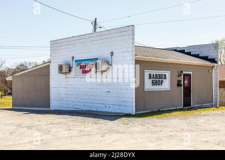 SHELBY, NC, USA-28 MARCH 2022: Kleiner eigenständiger Friseur. Stockfoto