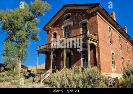 MT: Beaverhead County, Dillon Gegend, Bannack State Park (Geisterstadt), verlassene Backsteinhotel; Hotel Meade. [Fragen Sie nach #170,054.] Stockfoto