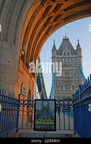 Wahrzeichen-Brücke Tower Bridge London England eine Bascule-Brücke über die Themse. Stockfoto