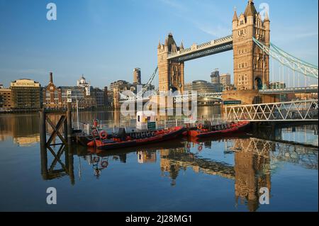 Wahrzeichen-Brücke Tower Bridge London England eine Bascule-Brücke über die Themse. Stockfoto