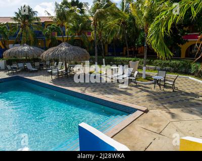 KRALENDIJK BONAIRE - 7. OKTOBER 2013: Divi Flamingo Resort Grounds Stockfoto