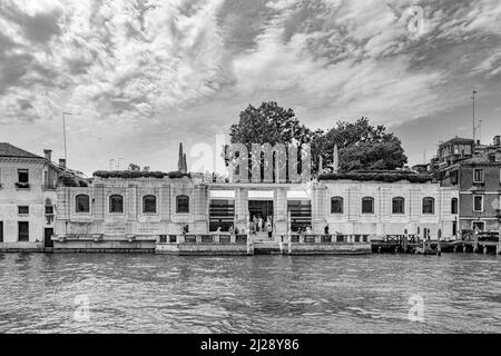 Venedig, Italien - 8. Juli 2021: Peggy Guggenheim Collection Museum für Moderne Kunst am Canal Grande in Venedig. Stockfoto