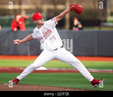 Columbus, Ohio, USA. 30. März 2022. Ohio State Buckeye Pitcher Aaron Funk spielt in Columbus, Ohio, gegen Toledo. Brent Clark/CSM/Alamy Live News Stockfoto