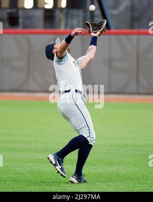 Columbus, Ohio, USA. 30. März 2022. Der Feldspieler Mason Sykes (22) von Toledo Rockets trifft in seinem Spiel in Columbus, Ohio, den Kampf gegen den Ohio State. Brent Clark/CSM/Alamy Live News Stockfoto