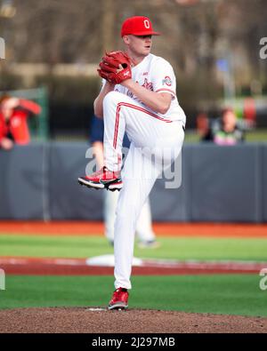 Columbus, Ohio, USA. 30. März 2022. Ohio State Buckeye Pitcher Aaron Funk spielt in Columbus, Ohio, gegen Toledo. Brent Clark/CSM/Alamy Live News Stockfoto