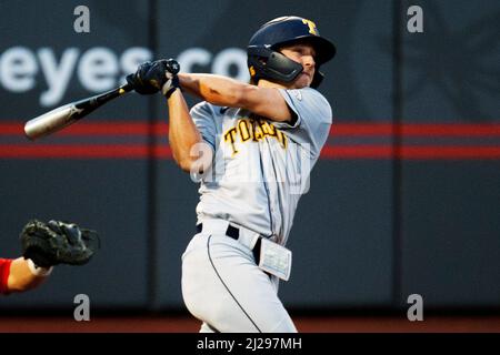 Columbus, Ohio, USA. 30. März 2022. Toledo Rockets-Außenfeldspieler Caden Konczak (16) trifft in ihrem Spiel in Columbus, Ohio, einen Heimlauf gegen den Ohio State. Brent Clark/CSM/Alamy Live News Stockfoto