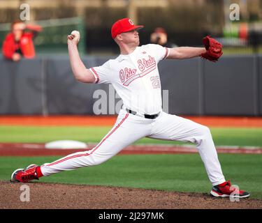 Columbus, Ohio, USA. 30. März 2022. Ohio State Buckeye Pitcher Aaron Funk spielt in Columbus, Ohio, gegen Toledo. Brent Clark/CSM/Alamy Live News Stockfoto