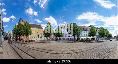 Erfurt, Deutschland - 29. Juli 2018: Menschen auf dem zentralen Platz vor dem Dom in Erfurt, Deutschland. Erfurt ist die Hauptstadt von Thuri Stockfoto