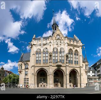 Erfurt, Deutschland - 29. Juli 2018: Fassade des historischen Rathauses in Erfurt, Deutschland, Europa. Stockfoto