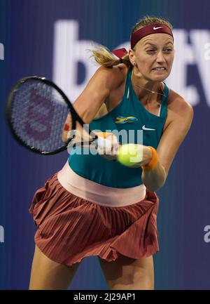 Miami Gardens, FL, USA. 30. März 2022. Petra Kvitová gegen IGA Swiatek während der Miami Open im Hard Rock Stadium am 30. März 2022 in Miami Gardens, Florida. Kredit: Mpi04/Media Punch/Alamy Live Nachrichten Stockfoto