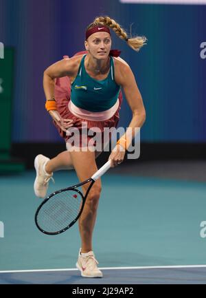 Miami Gardens, FL, USA. 30. März 2022. Petra Kvitová gegen IGA Swiatek während der Miami Open im Hard Rock Stadium am 30. März 2022 in Miami Gardens, Florida. Kredit: Mpi04/Media Punch/Alamy Live Nachrichten Stockfoto