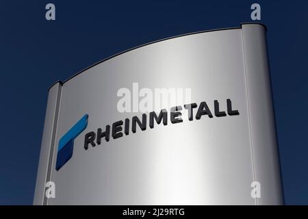 Rheinmetall, Logo im Werk Niederrhein in Pierburg, Rheinmetall Automotive AG, Automobilzulieferer, Neuss, Nordrhein-Westfalen, Deutschland Stockfoto