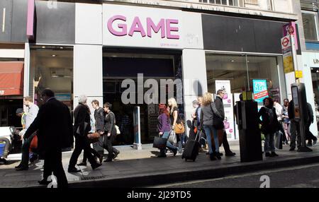 File Photo vom 26/03/12 einer allgemeinen Ansicht des Game-Shops in der Oxford Street, London, da die Menschen in Großbritannien im Jahr 2021 einen Rekordbetrag für Videospiele ausgegeben haben und das vorherige hoch während der ersten Sperrung der Covid-19-Pandemie geschlagen haben, zeigen neue Zahlen. Stockfoto