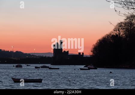 Blackrock, Cork, Irland. 31.. März 2022. BlackRock Castle wird durch das Licht der Morgenröte vom Yachthafen in Cork, Irland, geschildet. - Credit; David Creedon / Alamy Live News Stockfoto