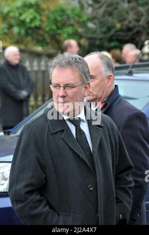 6.. November 2012, Cookstown, Nordirland. Mike Nesbitt, der Führer der Unionistischen Partei Ulster, kommt bei der Beerdigung des Gefängnisbeamten David Black an, der am vergangenen Donnerstagmorgen auf der Fahrt zur Arbeit ermordet wurde. Stockfoto