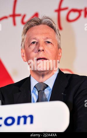 24. November 2012.  Belfast, Nordirland.  Demokratische Unionist Parteiführer, Peter Robinson, liefert die Keynote auf der jährlichen Konferenz. Stockfoto