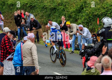 Louverne, Frankreich - 30. Juni 2021: Der französische Radfahrer Julian Alaphilippe vom Team Deceuninck-Quick Step fährt während der Etappe 5 (Einzelzeitfahren) Stockfoto