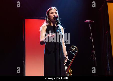 BARCELONA, ESPAÑA – MARZO 30. Rita Payés (Trombón) en concierto como parte de Cruïlla de primavera en la Barts el 30 de marzo de 2022 en Barcelona, Es Stockfoto