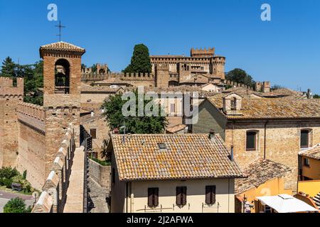 Die schöne Architektur von Gradara. Provinz Pesaro und Urbino, Marken, Mittelitalien. Stockfoto