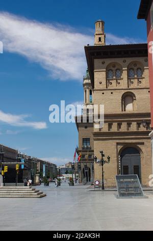 Die majestätische plaza de Nuestra Señora del Pilar (Plaza unserer Lieben Frau von der Säule) in zaragoza (Saragossa), spanien, aragon. Stockfoto