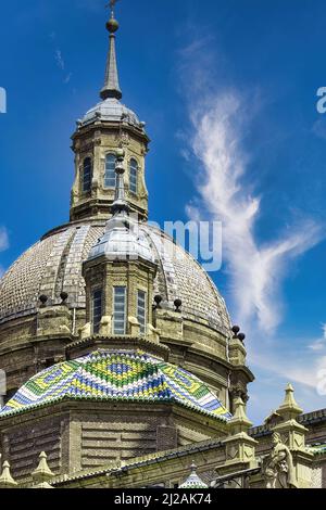 Architektonische Details der berühmten Basilika Nuestra Señora del Pilar, (Kathedrale Basilika unserer Lieben Frau von der Säule) Zaragoza, Spanien, Aragon Stockfoto