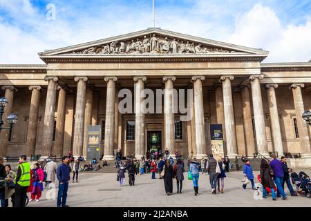 London, Großbritannien, 27. Februar 2011 : das British Museum, das ein beliebtes Reiseziel Touristenattraktion Wahrzeichen der Stadt ist Stock Foto Stockfoto