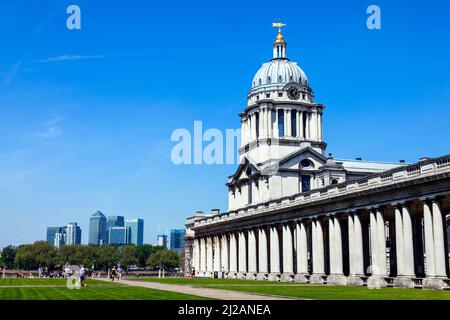 London, Großbritannien, 27. Mai 2012 : das Old Royal Naval College, das von Sir Christopher Wren als Greenwich Hospital entworfen wurde und ein beliebtes Touristenziel ist Stockfoto