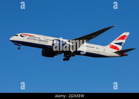 Eine Boeing 787 von British Airways startet am Flughafen London Heathrow Stockfoto