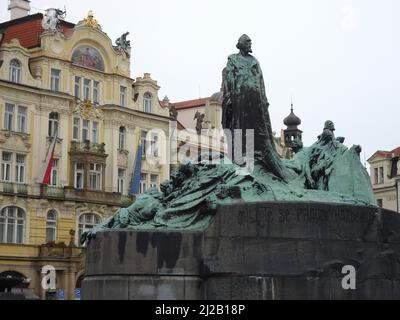 Altstädter Ring mit Jan Hus-Denkmal in Prag Stockfoto